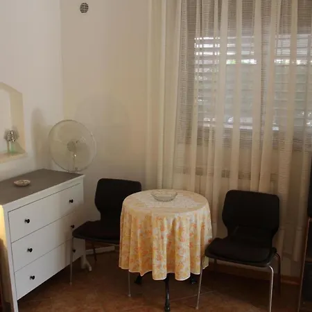 In Novigrad Mit Privatem Parkplatz Apartament *