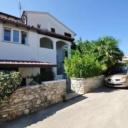 In Novigrad Mit Privatem Parkplatz